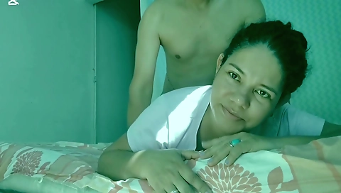 Indian bimbo's love-hungry act in a homemade hd video