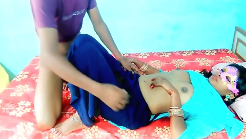 Brunette amateur with a big ass fucks with her own dick