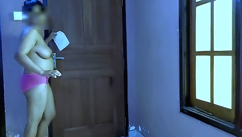 Indian teen babe pranks a delivery guy for her 18-week pregnant pussy