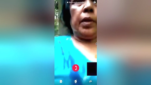 Sexy brunette amateur showing her tight pussy in the backyard