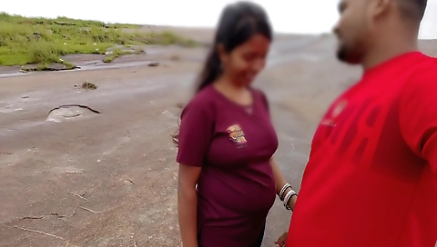 Indian teen babe shows her beauty and tease in the nude