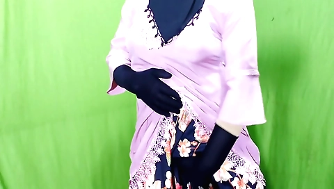 Indian solo housewife video with a nice shaved pussy