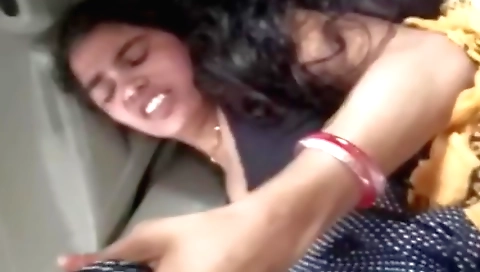 Indian teen in car makes her man fuck and creampie her