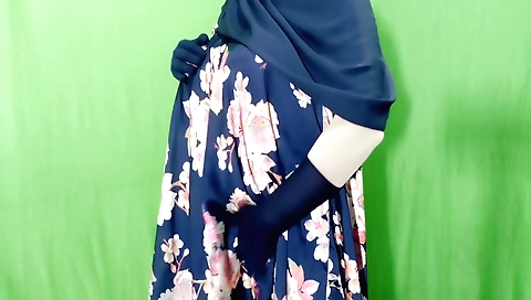 Busty indian housewife is getting creampie inside her pussy