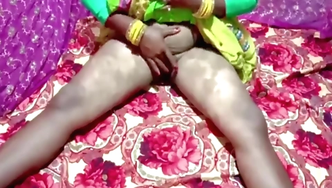 Indian girl gets fucked hard and sexy in an amateur video