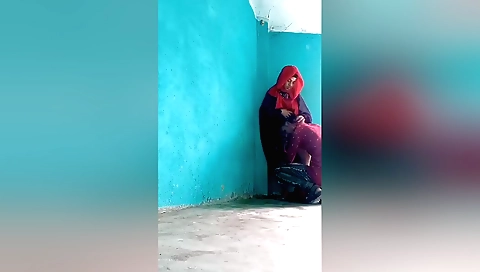 Indian girl gets fucked and painted in this sex video