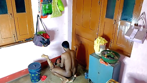 Chudakar Chachi Ki Bur Chat Kar Pela Bohat Maja Aya