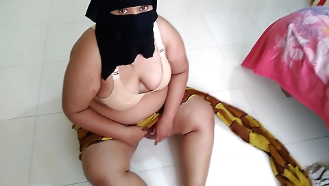 Indian girl with a big ass and big tits has cum over her ass