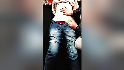 Indian babe with hot blonde hair doing the massage