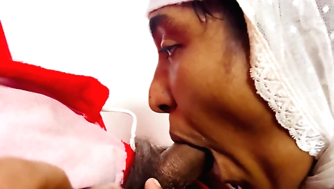 Indian teen gets a deepthroating blowjob in her mouth