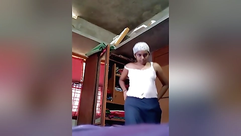 Indian amateur chick with nice braided hair in solo video