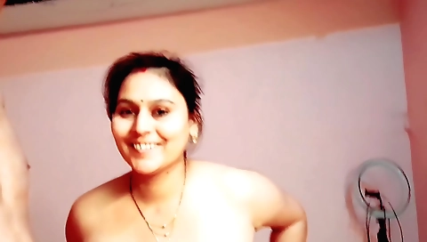 Amateur brunette enjoys being left alone in her house