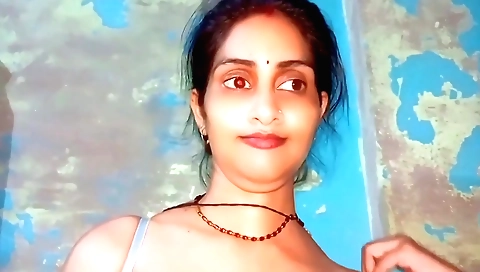 Indian brunette girl fucked in standing position by her boyfriend