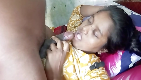 Amateur brunette fucked her neighbor in homemade clip