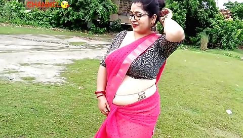 Indian girl is having sex with her boyfriend in outdoor video