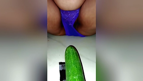 Indian girl with a nice face enjoys a solo sex with a toy