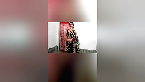 Indian girlfriend masturbates and makes herself wet