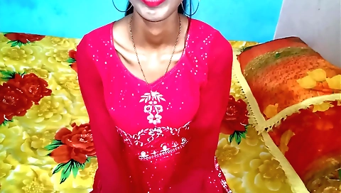 Indian brunette with a sexy ass gets her pussy licked