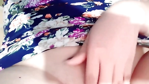 Indian girl masturbating on a bed in amateur naked video