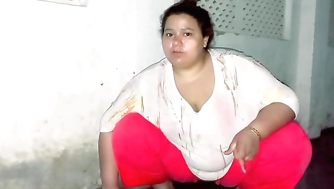 Indian bhabhi with big ass makes an amazing ass to see