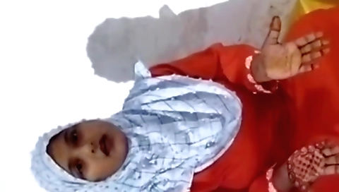 Indian teen shows her hairy body in a amateur porn video