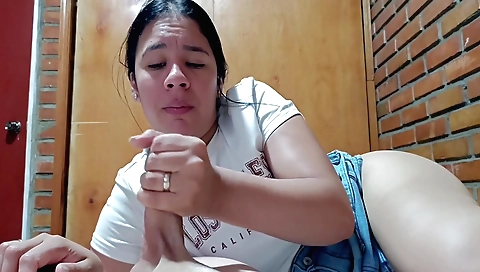 Indian amateur girl shows how to make you feel good