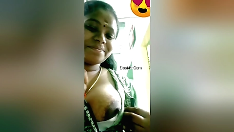 Today Exclusive-shy Mallu Bhabhi Showing Her Boobs