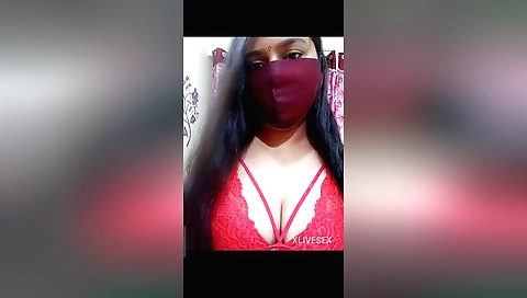 Indian chick with sexy clothes is naked in the web camera