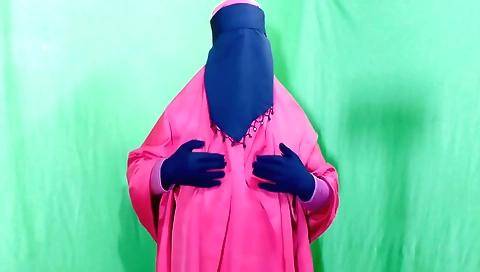 Indian solo video shows the hot girl touching herself