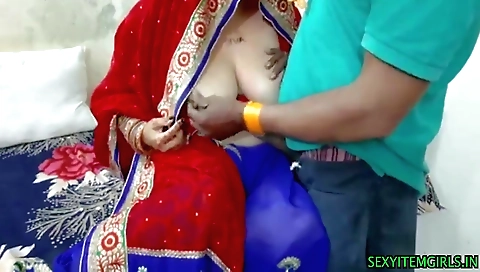 Indian hottie with big boobs shows her ass in homemade video