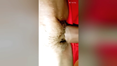 Indian desi bhabhi loves to get the guys' dick inside her pussy