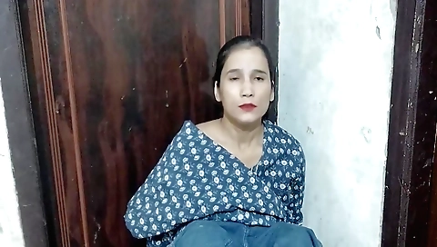 Indian stepsister with a very hot body has a nice time