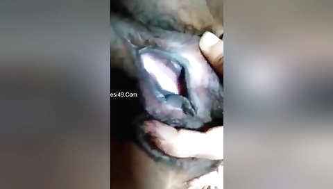 Today Exclusive- Horny Desi Chick Paly With Her Big Boobs