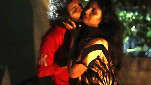 Indian girl with small boobs and long legs doing outdoor sex