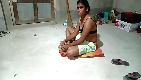 Porn with amateur brunette woman who gets penetrated