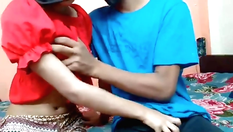 Amature indian brunette in her bed giving a handjob