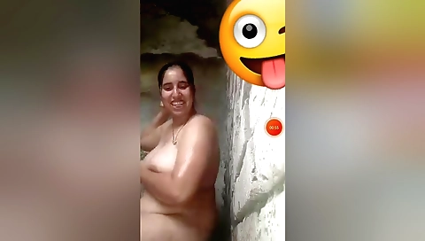 Babii bhabhi shows her bathing skills before stripping