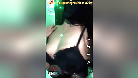 Hot brunette amateur shows her beautiful body 0819