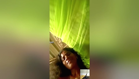 Today Exclusive- Village Bhabhi Shows Her Boobs On Vc 2