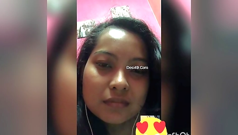 Sexy indian chick showing off her curves on web cam