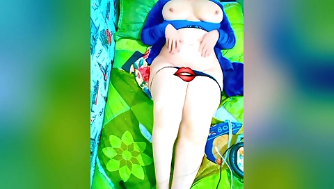 Sexy brunette babe makes out with boyfriend and touches her clit