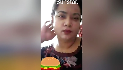 Today Exclusive- Horny Desi Girl Showing Her Big Boobs