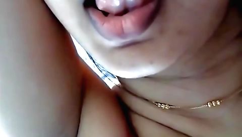 Sexy amateur indian brunette babe shows her hot body in this video