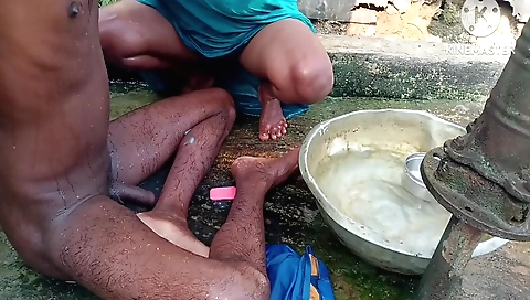 Indian babe in hot shorts gets lots of attention outdoors