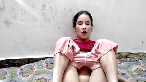 Indian girl with a sexy outfit and vibrator in solo video