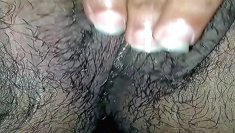 Indian babe masturbating in a sexy pose solo video