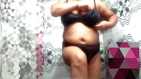 Hot stepsis in the shower showing her ass and pussy