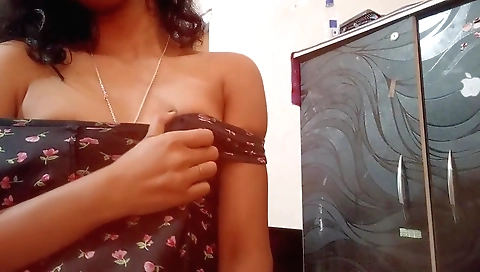 Asian amateur solo video with a hot slut sucking her pussy