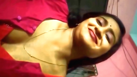 Indian amateur brunette shows how she loves to get banged