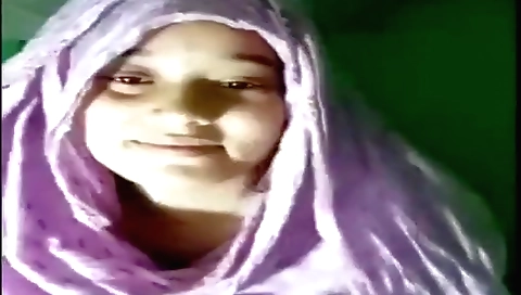 Sexy brunette fingered and rubbed her pussy in camera porn